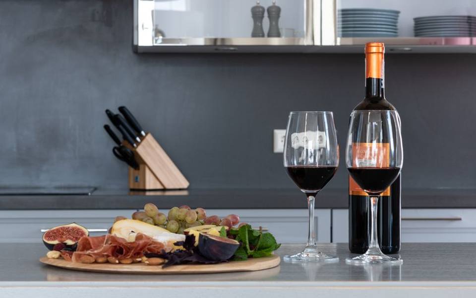 Pairing Sweet and Crisp Whites Across Global Cuisines