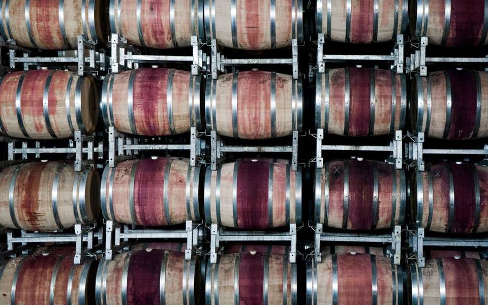 Navigating Wine Flights in the Tasting Room