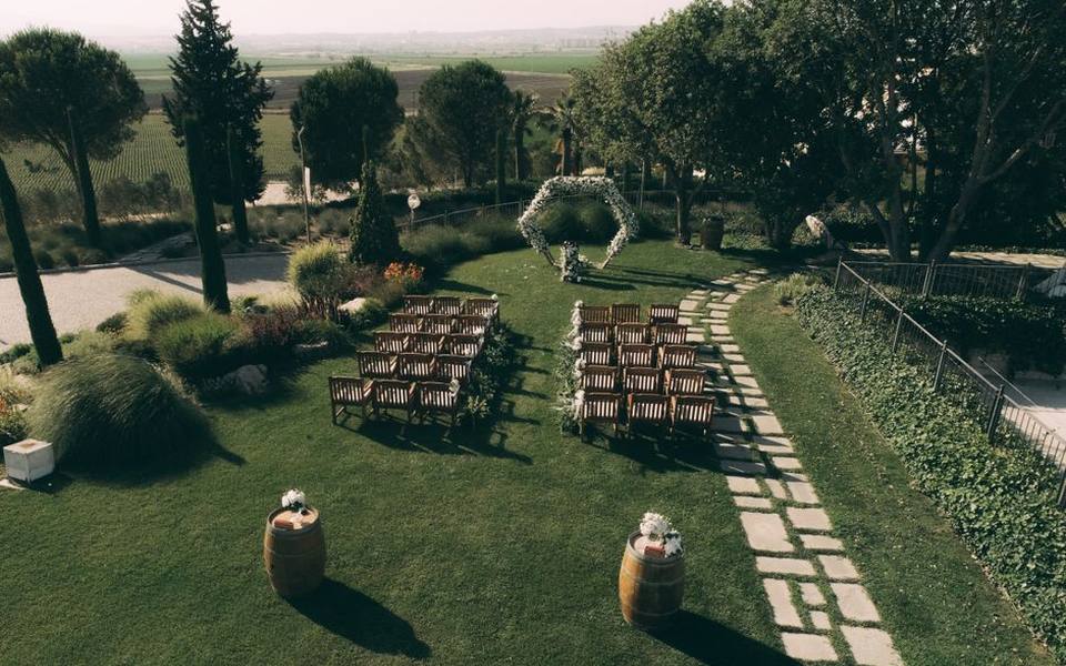 Logistics and Infrastructure for Outdoor Vineyard Ceremonies